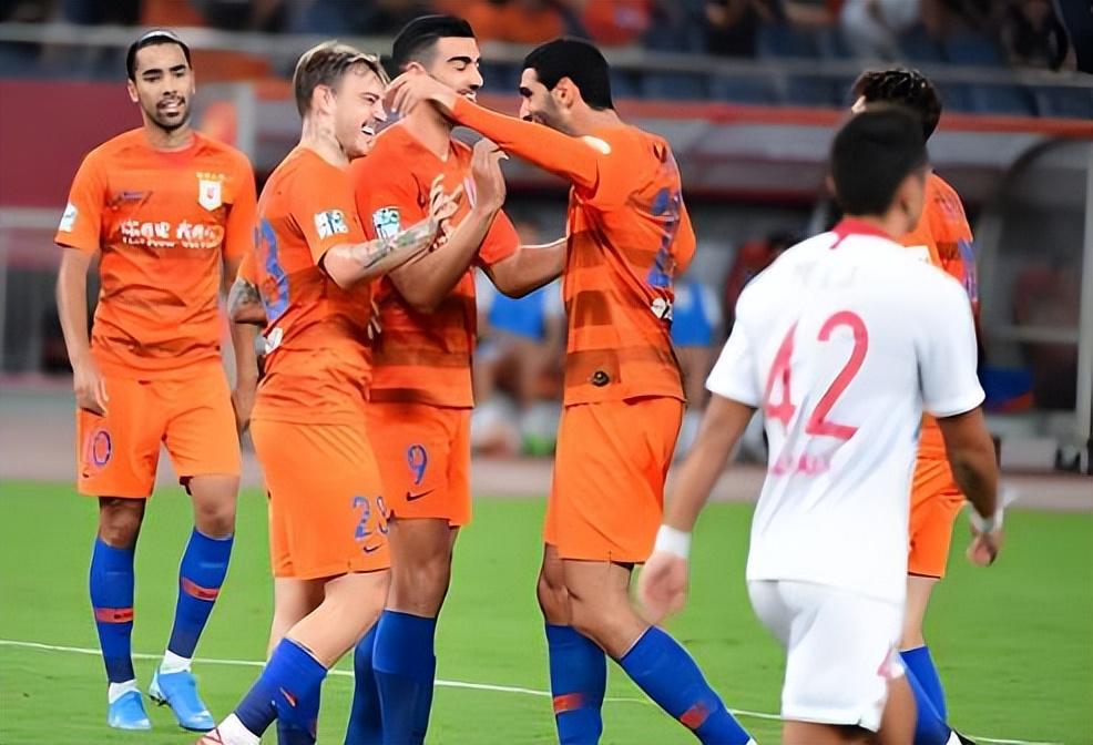 v体育-鲁能冬训补强就剩下一个悬念！中卫位置或迎来新大鱼，值得期待