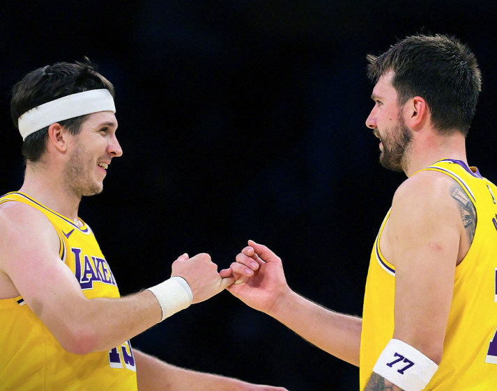 v体育-拒绝17分大逆转！东契奇拯救湖人！全场狂欢庆祝，里夫斯神操作